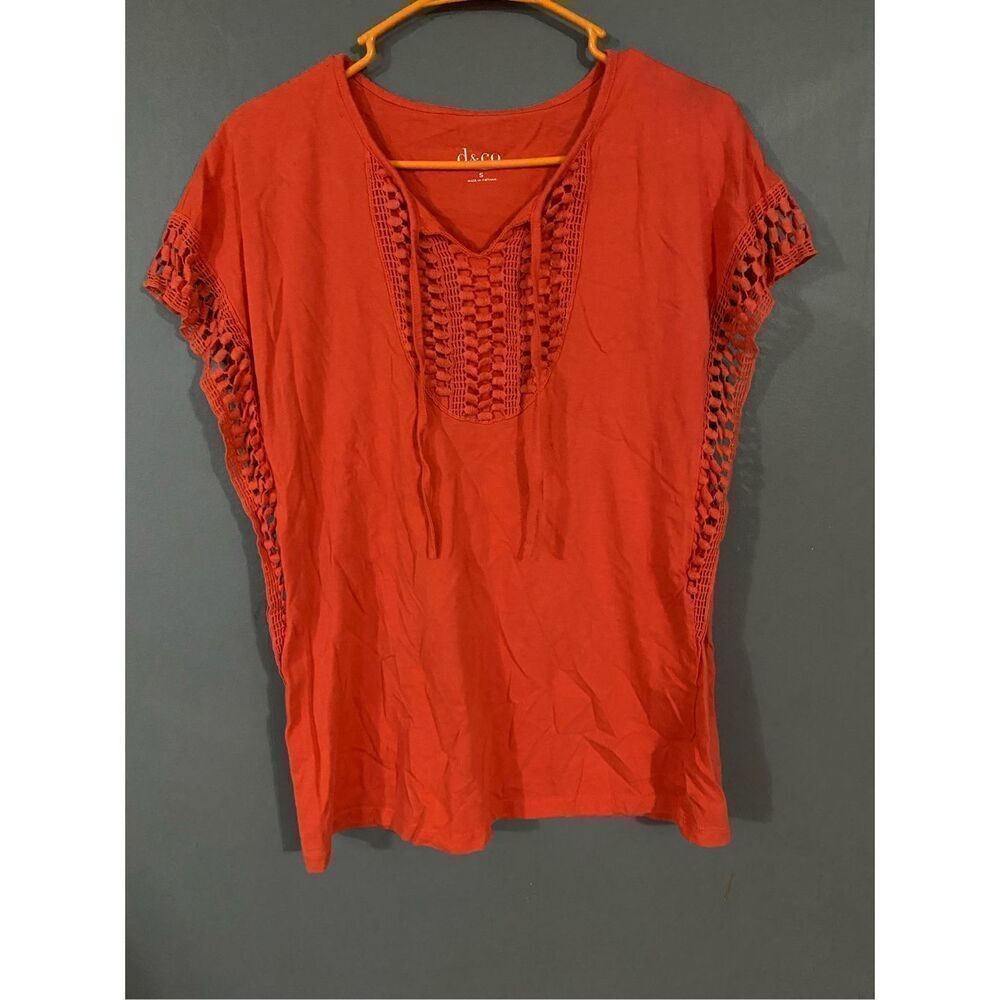 D & CO Short Sleeve Top With Detail Size Small
